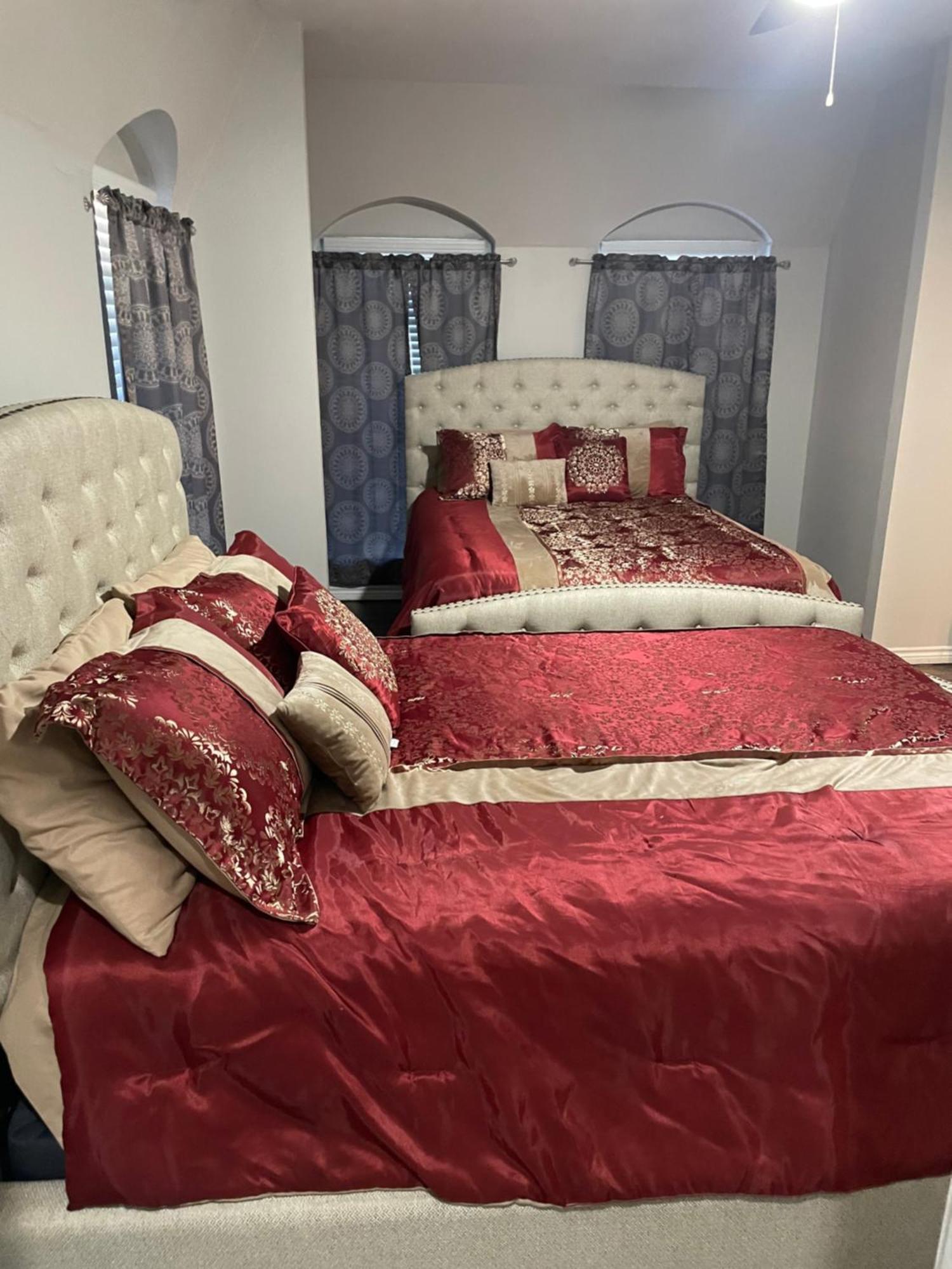 Huge One Bedroom With 2 Queen Size Beds Houston Zewnętrze zdjęcie