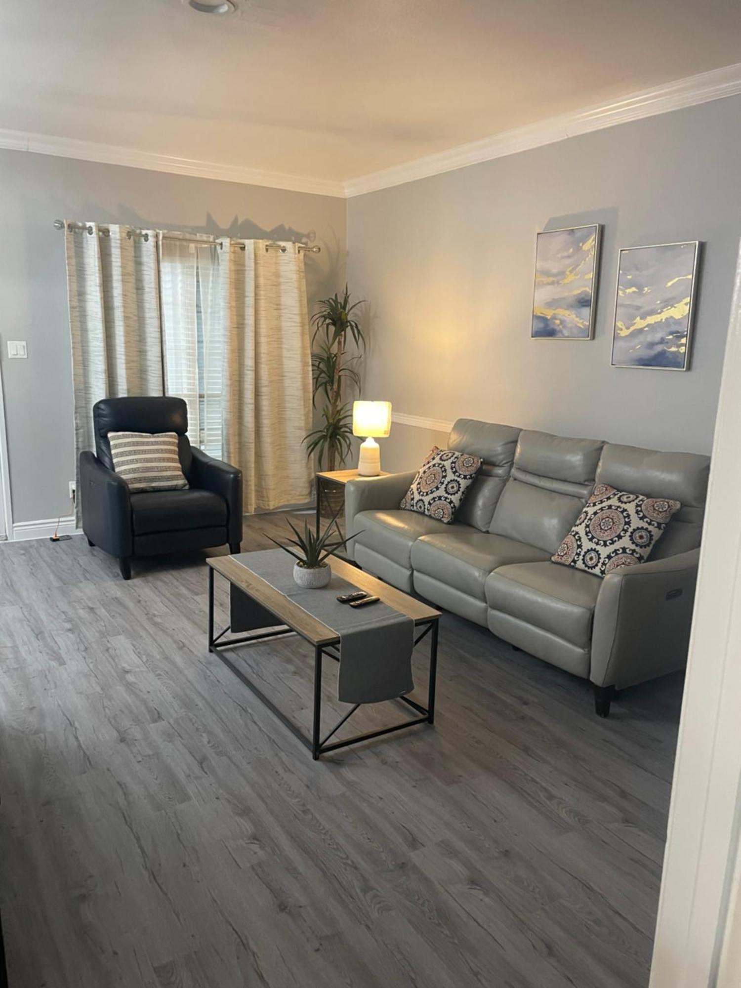 Huge One Bedroom With 2 Queen Size Beds Houston Zewnętrze zdjęcie