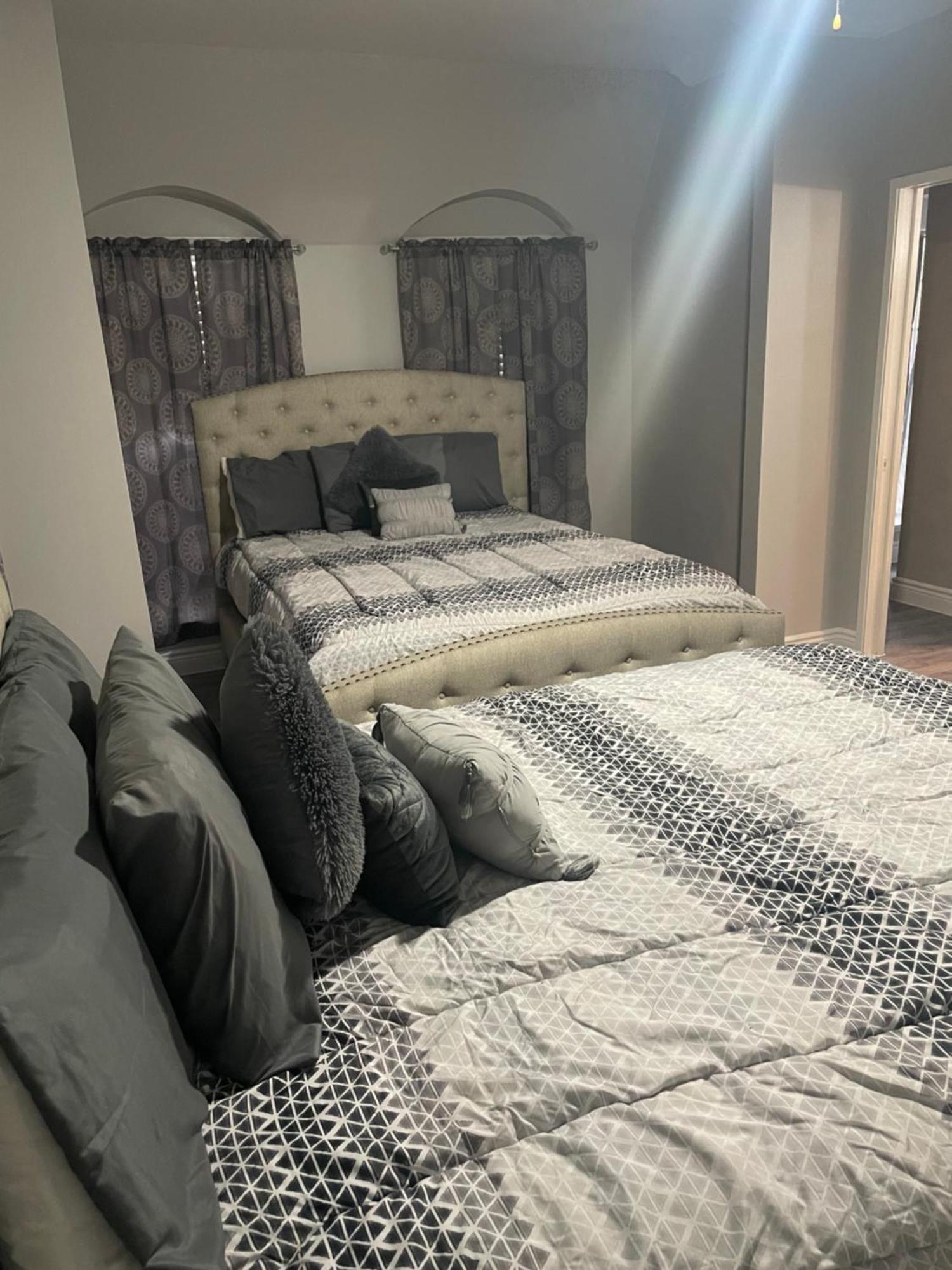 Huge One Bedroom With 2 Queen Size Beds Houston Zewnętrze zdjęcie